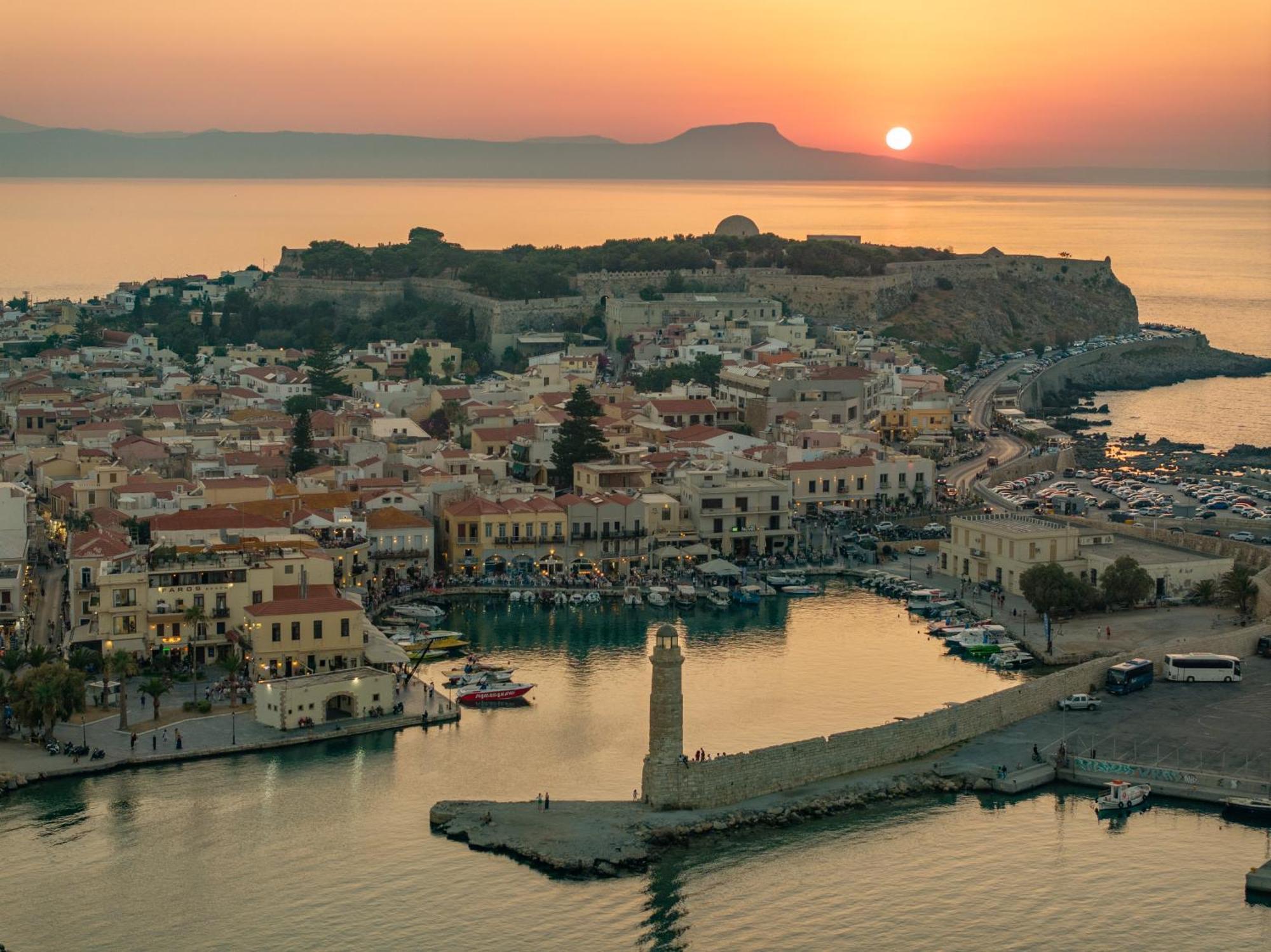 Rettimo Suites, Experience Luxury In The Heart Of Rethymno Εξωτερικό φωτογραφία
